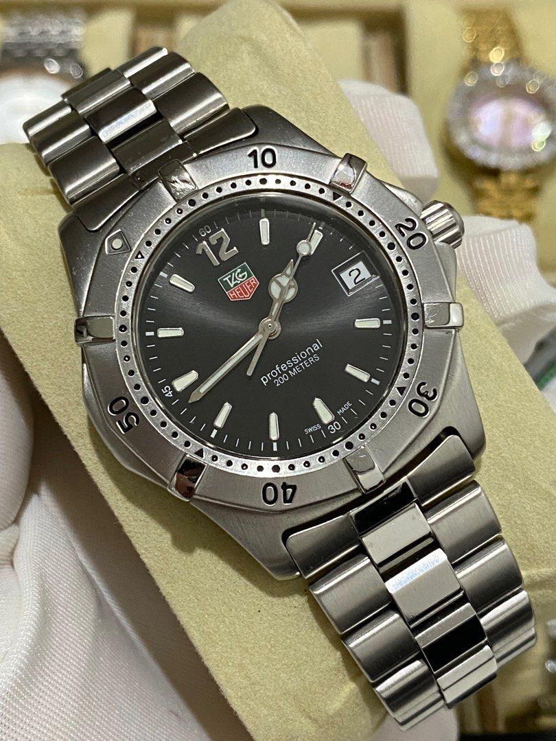 Tag Heuer Professional (Category: Luxury Watches) located in Baliuag. Submitted by clicksmileph (Listing ID 1382988954, Image 3). Description: TAG-HEUER Professional 200M 28,000 php Model number WK1110-0 Product name Professional 200M Movement Quartz Material SS Color Dial: Black Case width Approx. 38mm (excluding crown) Wrist size: Approx. 16.5cm Set with - Watch & Presentation box.