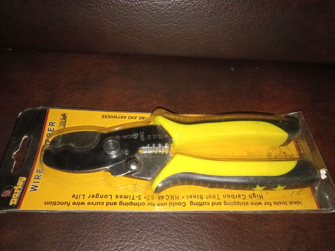 tang pengupas kabel #jualbutuh #butuhuang (Kategori: Pajangan Antik) berada di Bandung. Dikirim oleh simpanan (ID iklan 1383067734, Gambar 1). Deskripsi: tang pengupas kabel #jualbutuh #butuhuang harga sesuai tertera kondisi barang sesuai foto Yang mau lewat tokopedia atau rekber: https://bit.ly/4cCif8y atau https://rb.gy/6yjhal Chat akan direspon tengah malam, jadi yang sabar ya Yang mau kerumah wajib janjian dan bayar 5 ribu rupiah untuk menghi
