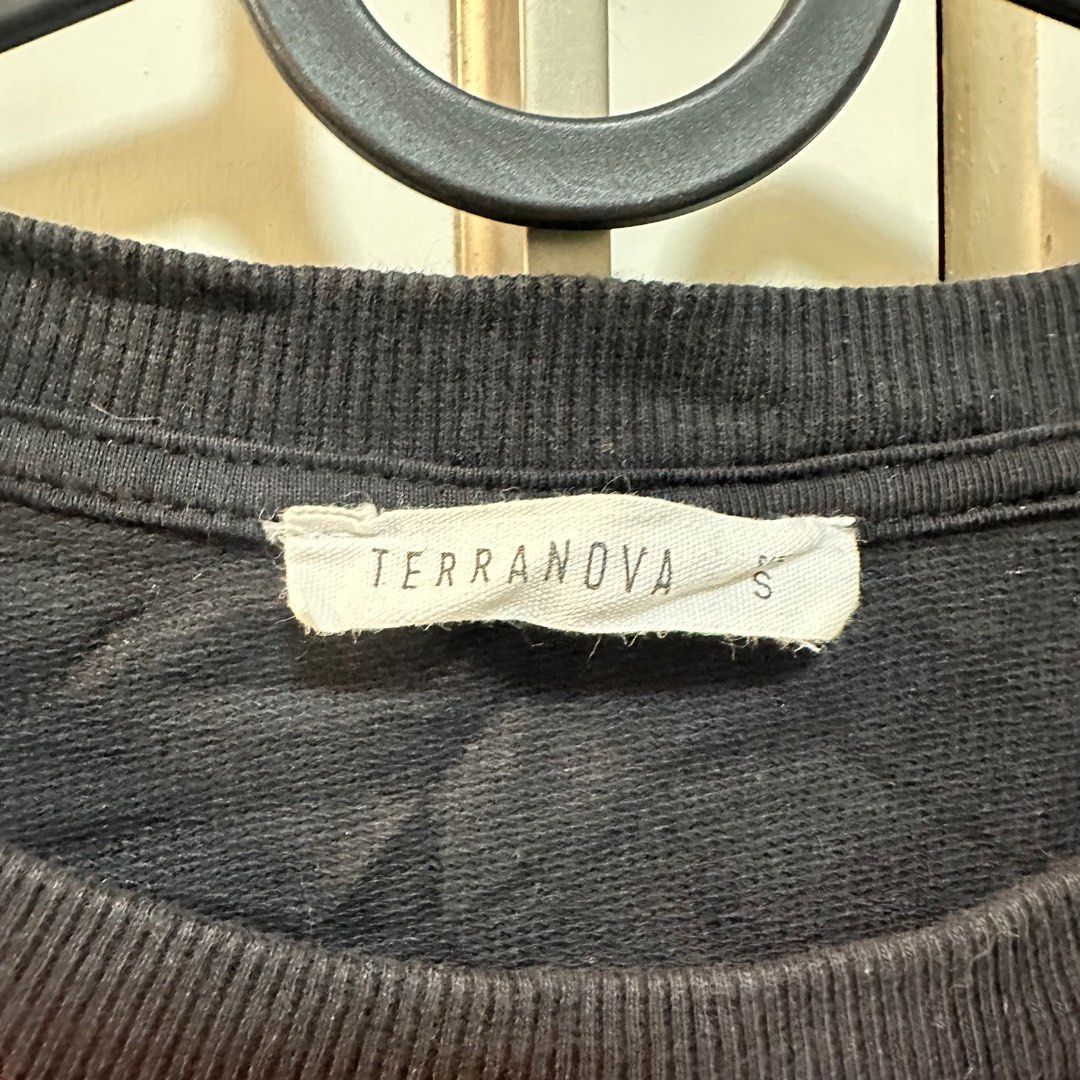 Terranova sweatshirt (Category: Longsleeves) located in Antipolo. Submitted by woozisruby (Listing ID 1383004071, Image 3). Description: Need washing since matagal na tambak.
