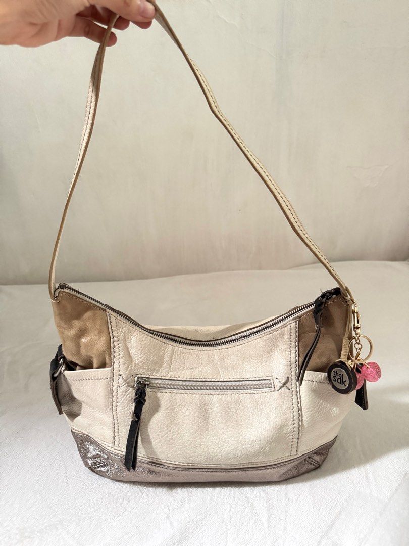The Sak Hobo Bag (Category: Luxury Bags & Wallets) located in Manila. Submitted by relouve (Listing ID 1382945166, Image 2). Description: The Sak Hobo Bag Condition: Minimal sign of used, Clean inside. 📍Naic, Cavite You can visit our socials: FB: Searendipity IG: Sea.rendipity_ 🚛Mode of shipping: J&T express or Lalamove 📌Mode of payment: CashG (Payment first with sf).
