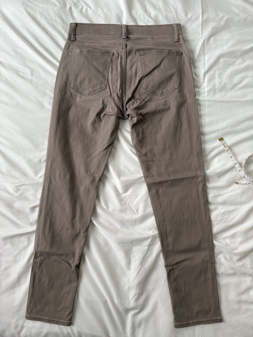 Uniqlo Color Jeans (Category: Jeans) located in Quezon City. Submitted by jdiv_ (Listing ID 1382948737, Image 2). Description: Uniqlo Color Jeans Brown Skinny Ultra Stretch Size M on tag 15.75W x 39L Rfs: decluttering No issues .