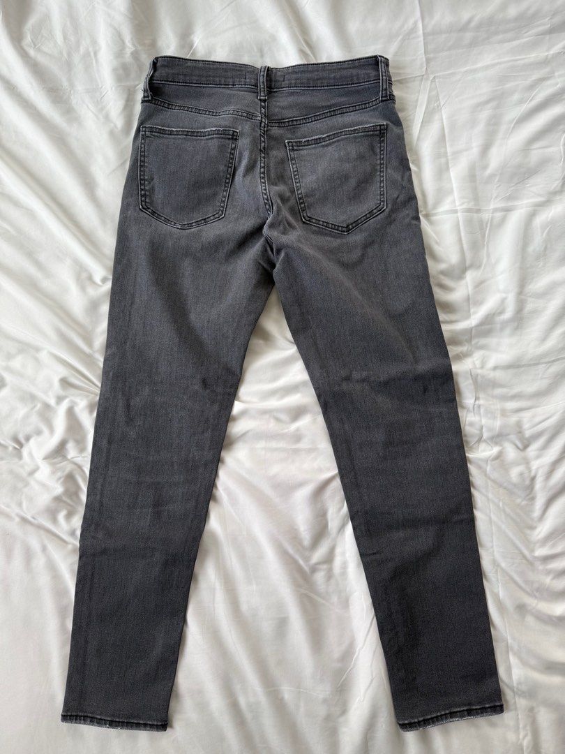 Uniqlo Denim Jeans (Category: Jeans) located in Quezon City. Submitted by jdiv_ (Listing ID 1382950771, Image 2). Description: Uniqlo Denim Jeans Skinny ultra stretch Black 29 on tag 15W x 38L Rfs: decluttering No issues.