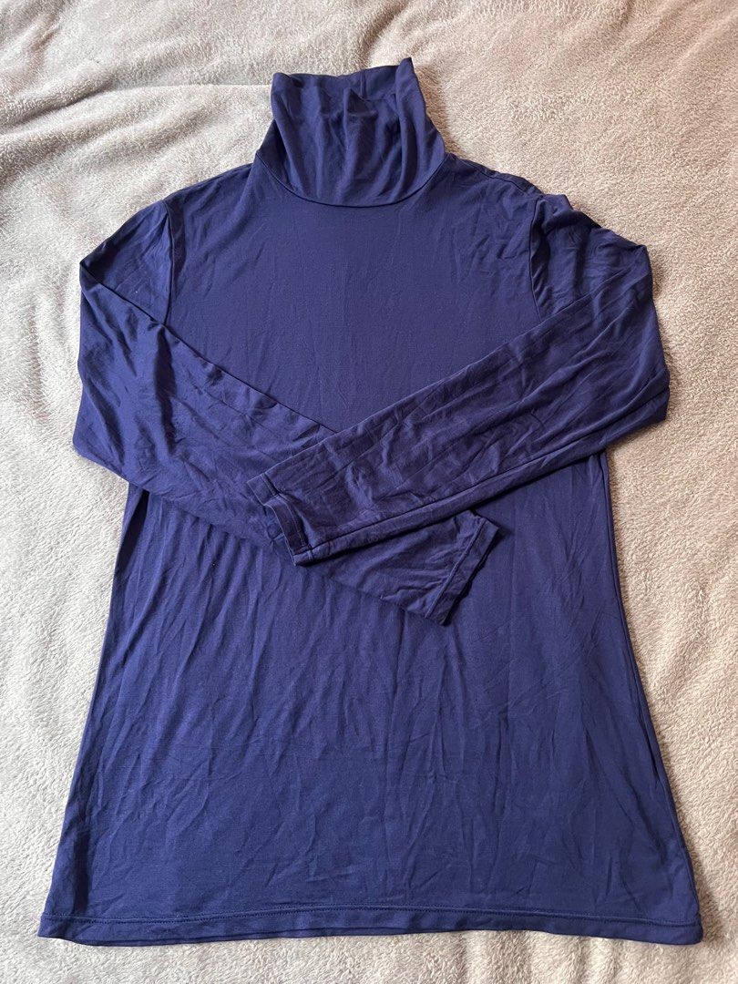 UNIQLO Heattech Turtleneck Longsleeves (Category: Activewear) located in Caloocan City. Submitted by eunicepcn (Listing ID 1383042784, Image 1). Description: XL on tag Navy blue .