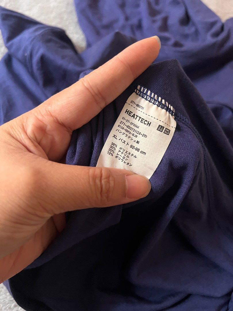 UNIQLO Heattech Turtleneck Longsleeves (Category: Activewear) located in Caloocan City. Submitted by eunicepcn (Listing ID 1383042784, Image 2). Description: XL on tag Navy blue .