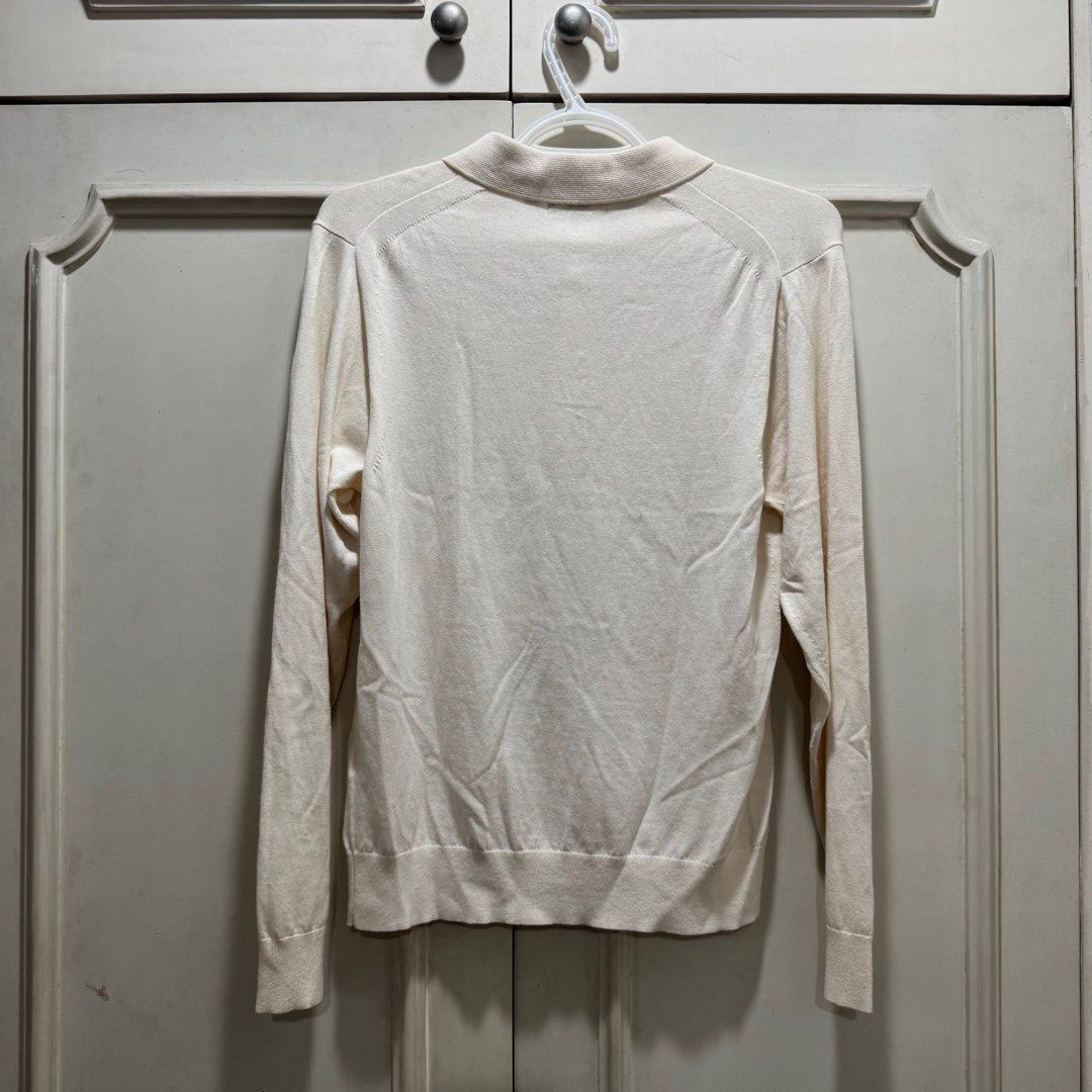 UNIQLO Knit Longsleeve Polo (Category: Tshirts & Polo Shirts ) located in Manila. Submitted by bennythrift (Listing ID 1383001364, Image 3). Description: Uniqlo Knit Longsleeve Polo (Beige) - Authentic - Worn once - No major blemishes Dimensions (Inches) Size: Small Shoulder: 17 Sleeve: 23.5 Chest: 15.5 Length: 24 Hem: 14.