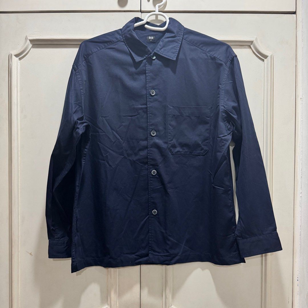UNIQLO Longsleeve Overshirt (Blue) (Category: Formal Shirts) located in Manila. Submitted by bennythrift (Listing ID 1382998932, Image 1). Description: Uniqlo Longsleeve Overshirt (Blue) - Authentic - Purchased in 2021 but never worn - No major blemishes Dimensions (Inches) Size: Medium Shoulder: 21 Sleeve: 22.5 Chest: 23 Length: 28 Hem: 22 .