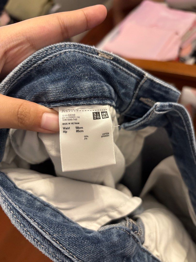 Uniqlo Wide Leg Jeans (Category: Jeans) located in Quezon City. Submitted by mbtew (Listing ID 1382977550, Image 3). Description: Hits ankle length if you’re 5’4. .