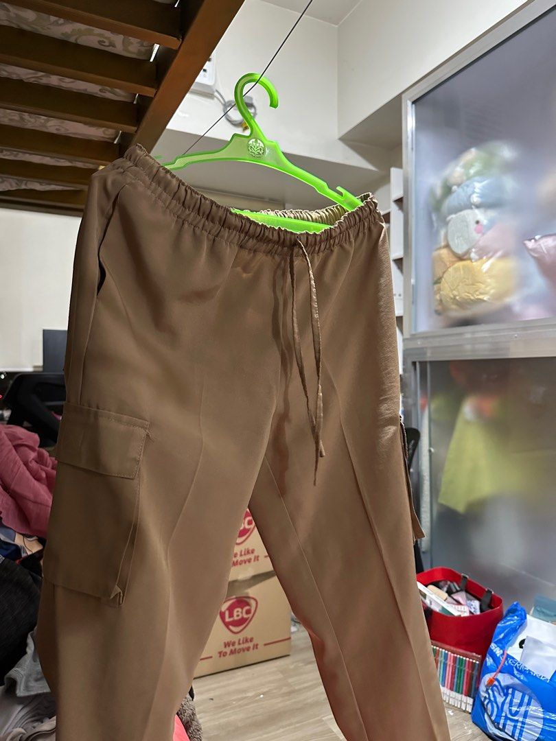 UST MED UNIFORM TYPE B (Category: Other Bottoms) located in Quezon City. Submitted by mapollo (Listing ID 1382898252, Image 3). Description: Selling only as a set for 600 pesos Scrub top - S to M Pants - S to M Yung scrub top hindi ko mapicturan since nasa bahay pa but Vida Alona siya… Can meet up para masukat RUSH!! Since I will be moving soon .