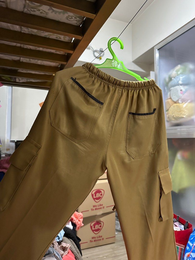 UST MED UNIFORM TYPE B (Category: Other Bottoms) located in Quezon City. Submitted by mapollo (Listing ID 1382898252, Image 2). Description: Selling only as a set for 600 pesos Scrub top - S to M Pants - S to M Yung scrub top hindi ko mapicturan since nasa bahay pa but Vida Alona siya… Can meet up para masukat RUSH!! Since I will be moving soon .