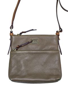 (Category: ) located in . Submitted by closetclearoutsale (Listing ID 1382879216, Image 1). Description: .