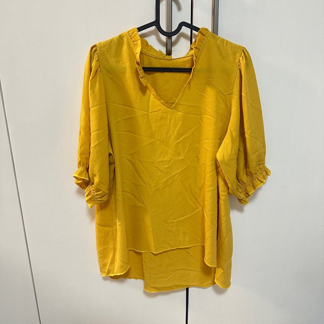 V neck blouse (Category: Blouses) located in Antipolo. Submitted by woozisruby (Listing ID 1383018138, Image 2). Description: Need washing since matagal na tambak.