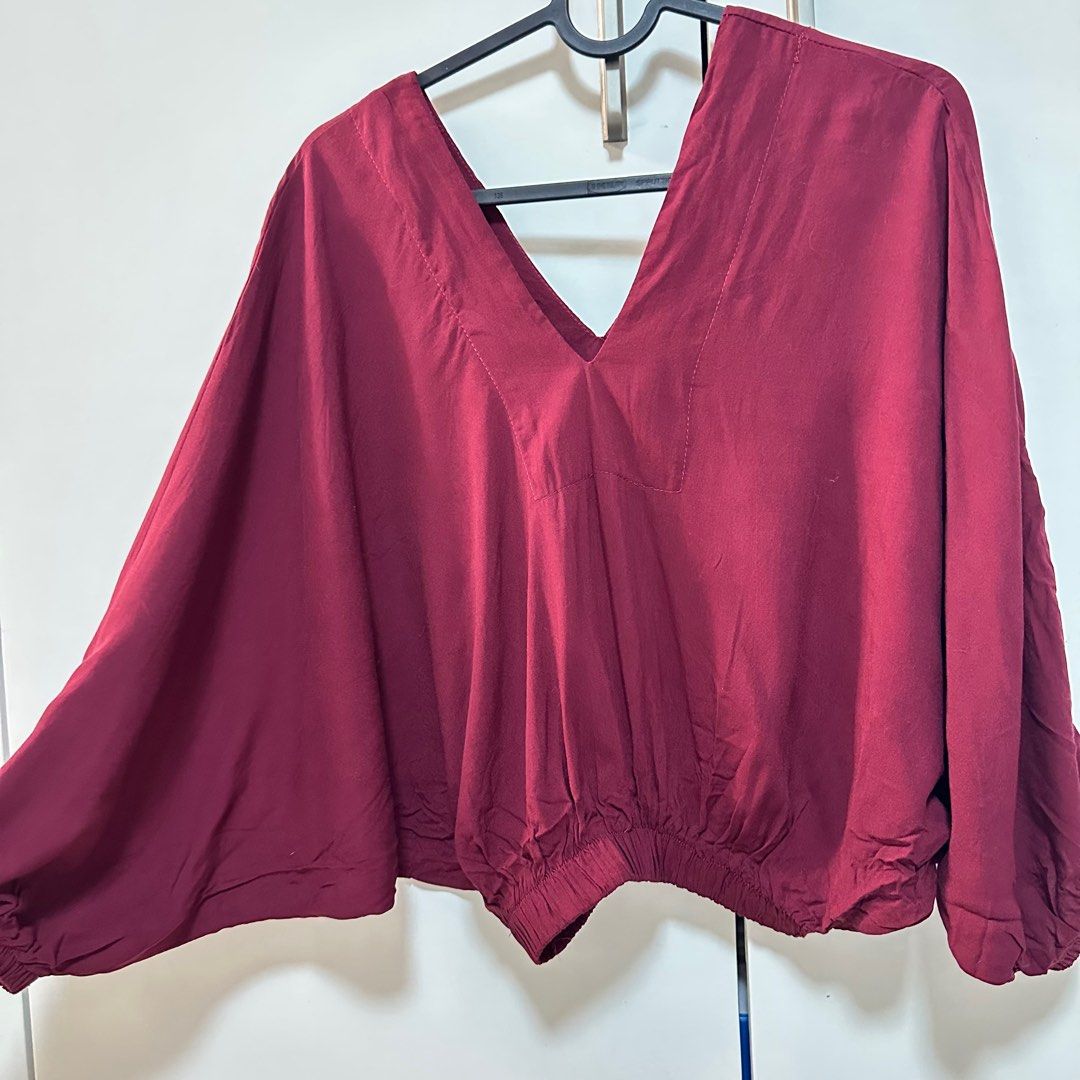 V neck top (Category: Blouses) located in Antipolo. Submitted by woozisruby (Listing ID 1383002571, Image 2). Description: Need washing since matagal na tambak.