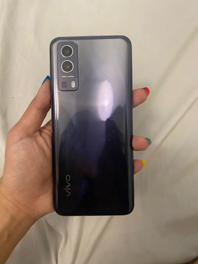 Vivo Y52 5G phone (Category: Vivo) located in Quezon City. Submitted by ch4se (Listing ID 1383010085, Image 2). Description: 📌 SPECS Display: 6.58″ FHD+ IPS Processor: MediaTek Dimensity 700 5G Memory/Storage: 4 GB RAM, 128 GB storage (expandable via microSD) Main Cameras: 48 MP + macro + depth Battery: 5000 mAh, supports 18 W fast charging OS: Android 11, Funtouch OS 11.1 RFS: not using. spare phone - used for data only Price is negotiable .