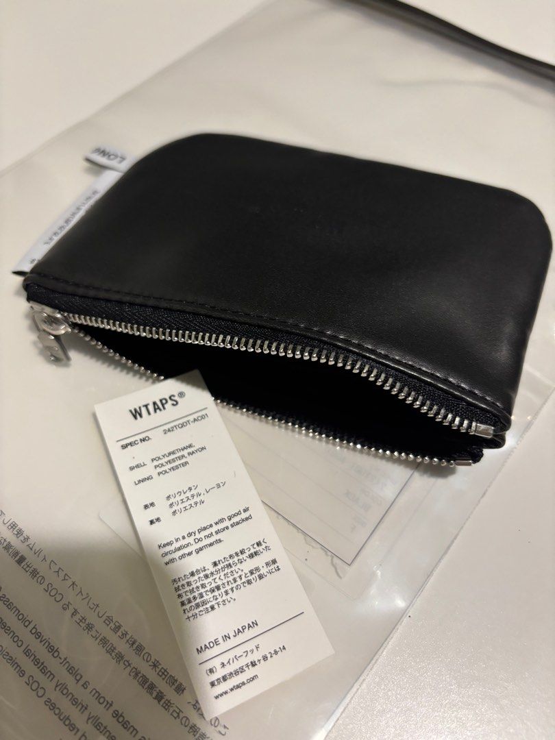 Wtaps Pouch （分類：腰袋、手提袋、小袋）位於 Hong Kong。 由 layseeming 提交（商品編號 1383050877，圖片 5）。簡介： Wtaps Pouch Color: Black Size: 139mm(W) , 96mm(H) 只接受 PayMe 或 轉數快付款 只用順豐速遞（運費到付） 購買步驟： 1）先PayMe 或轉數快付款 2）然後直接出價 3）完成後cap screen 比我，之後比姓名、地址、聯絡電話。只安排順豐速遞（到付運費），不面交。。
