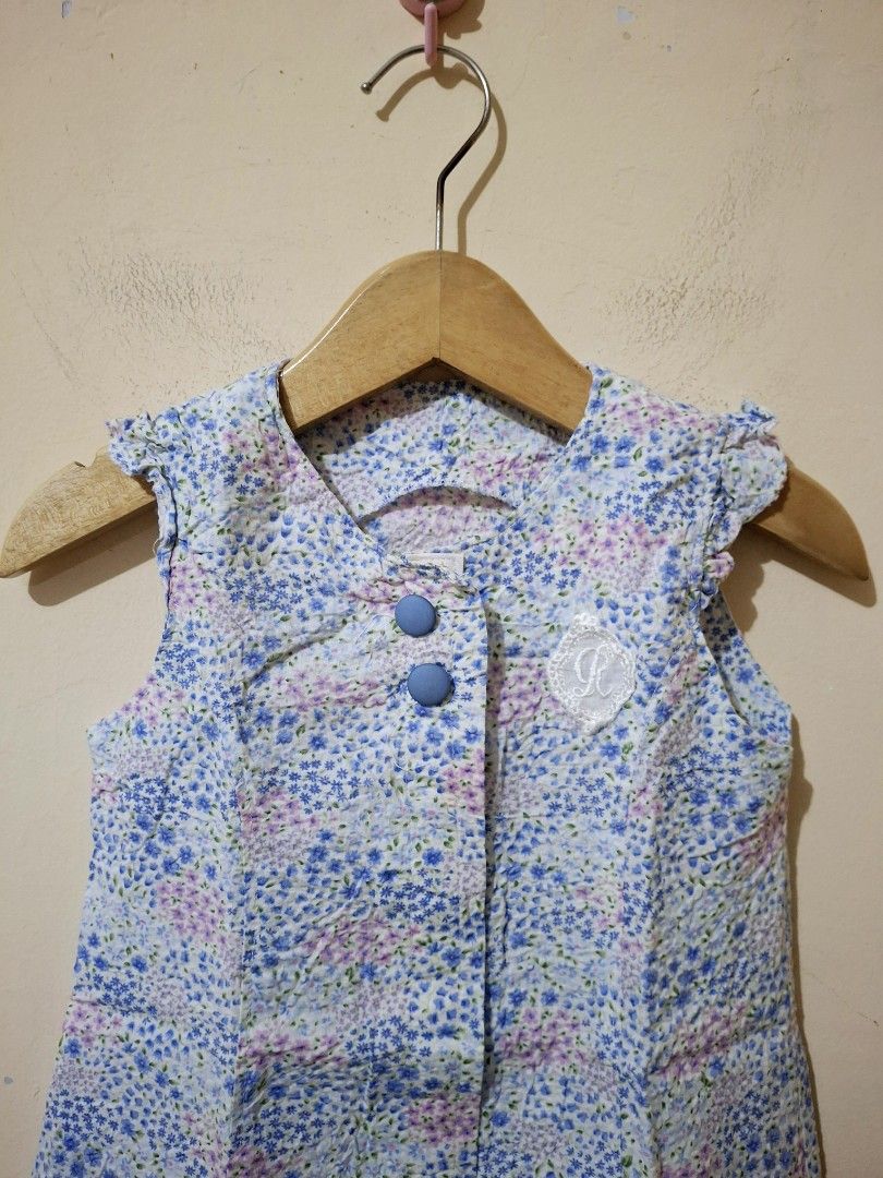 (1-2 tahun) Dress Bunga Anak Import (Kategori: 1 hingga 3 tahun) berada di Klaten. Dikirim oleh prelovdbytrisa (ID iklan 1383115623, Gambar 2). Deskripsi: First pay,First get !! Harga Nett !! Harga sudah disesuaikan dengan kondisi barang ya. Brand : Import Size : 1 thn Cond' : No minus. Bahn katun bertekstur. Payment : Bisa via toko oren atau manual by tf mandiri atau sopay. Link toko oren ada di bio aku ya..