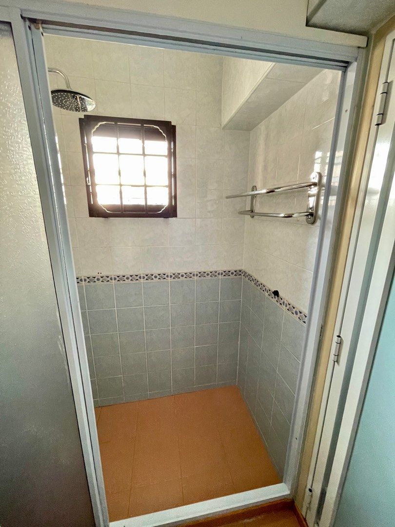 295c Compassvale Crescent room rental master bedroom63226715941889113