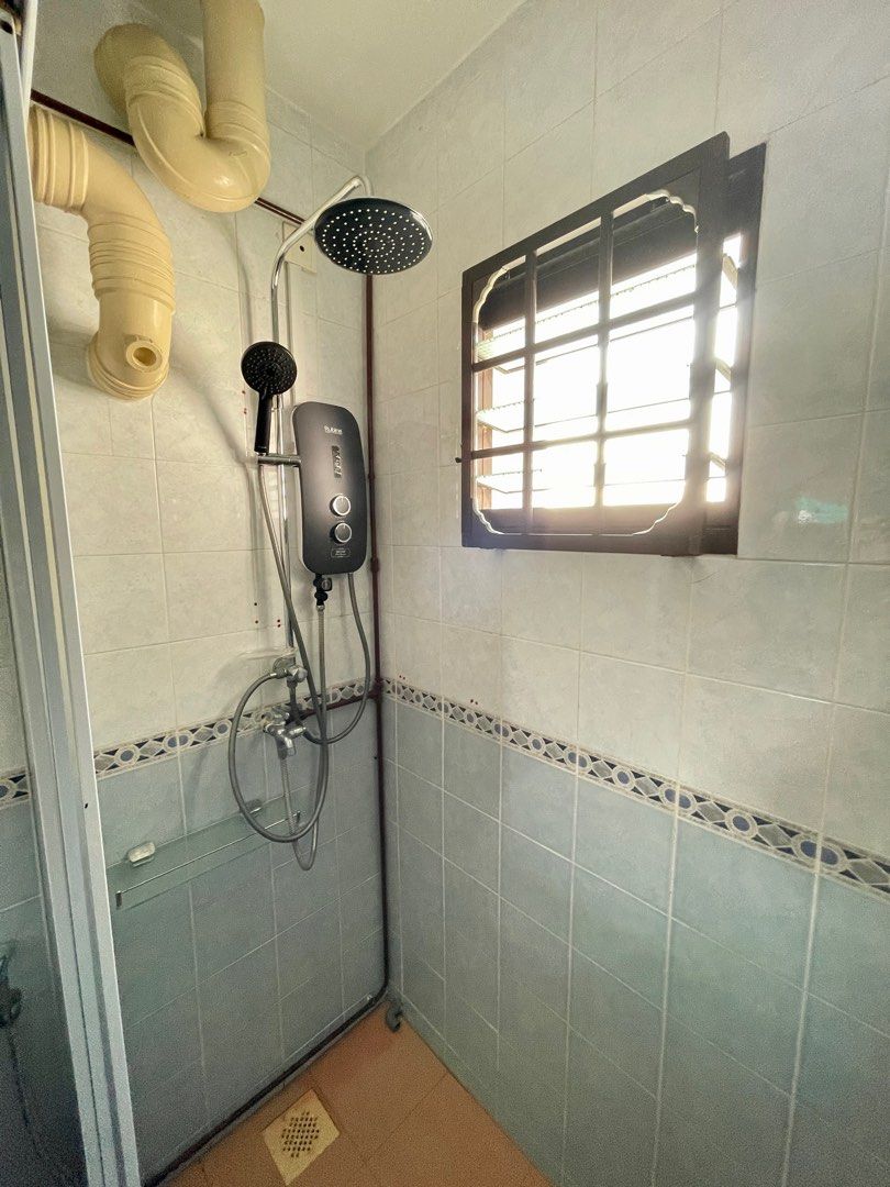 295c Compassvale Crescent room rental master bedroom63226715941889112