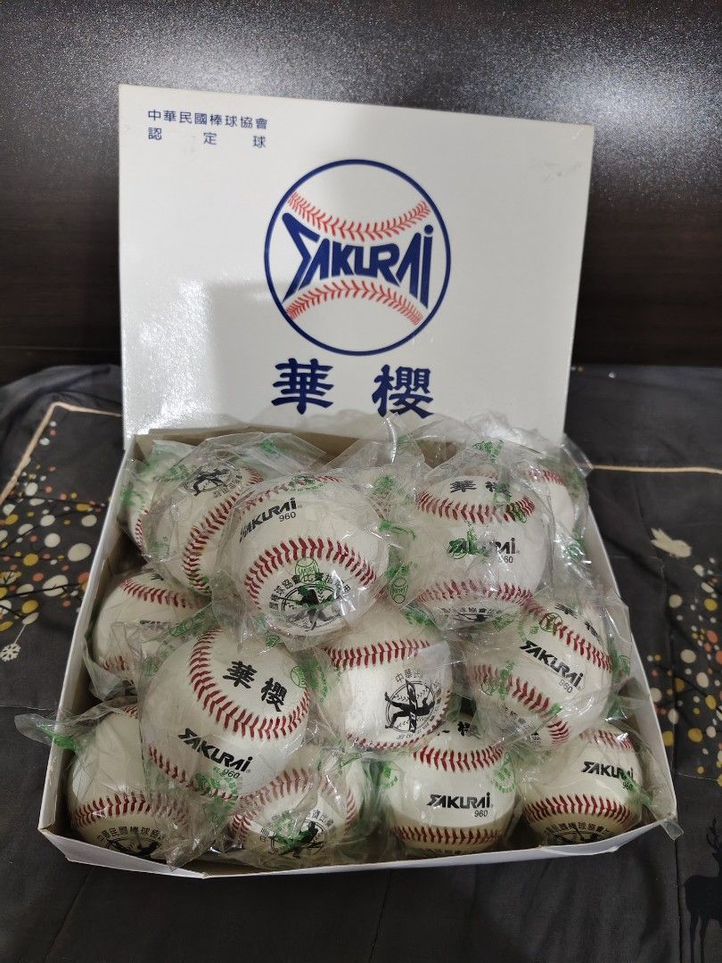 由 lionsimba0617 (刊登 ID 1383247206，圖片 1) 提交，位於 台南市 (Tainan) 的 全新未拆華櫻960硬式棒球（單顆200元） (類別：球拍和球類運動)，說明：一顆200元 下單時 請先私訊說要幾顆 最後倒數20顆 便宜賣 ！！。