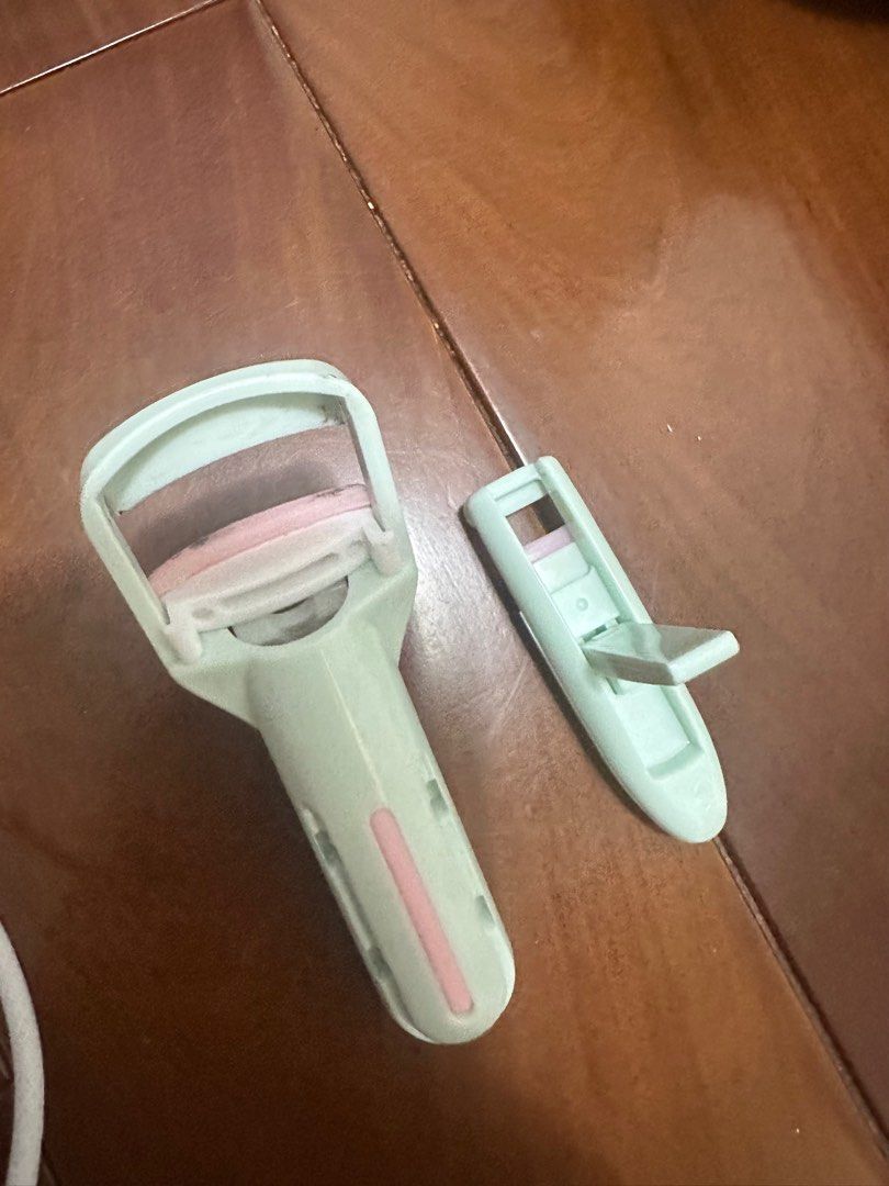 由 tsaiiiisy (刊登 ID 1383137570，圖片 2) 提交，位於 台北市 (Taipei) 的 睫毛夾 (類別：化妝品)，說明：在斷捨離故售出 不可議價 不可換物 可麥或變。