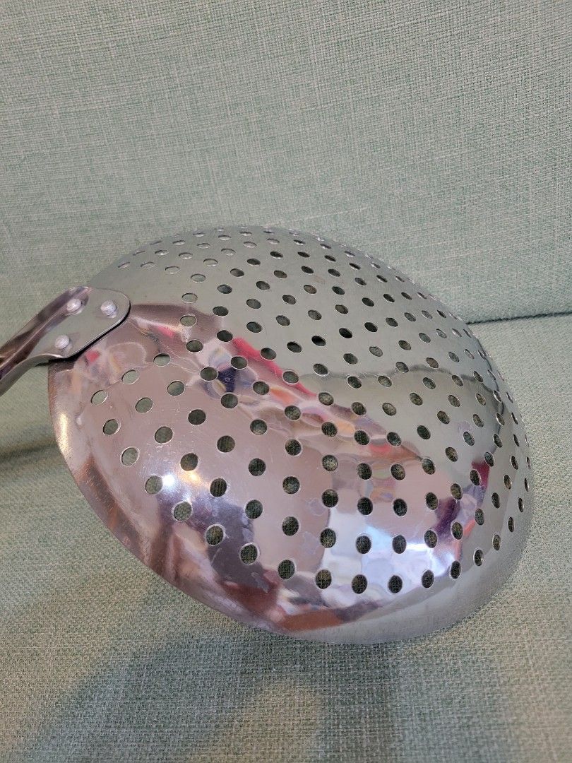 由 cathyes (刊登 ID 1383146176，圖片 2) 提交，位於 台南市 (Tainan) 的 全新長柄不鏽鋼漏勺 (類別：炊具及配件)，說明：全新長柄不鏽鋼漏勺 直徑21公分 柄長27公分。