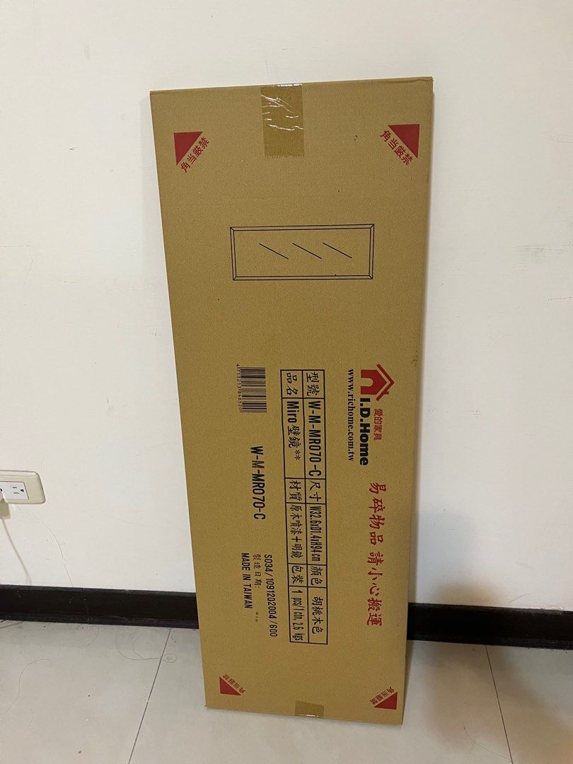 由 kkareyouok (刊登 ID 1383161828，圖片 3) 提交，位於 台北市 (Taipei) 的 全身鏡 (類別：鏡)，說明：全身鏡 保存良好，有盒，售300元 尺寸 W32.6 D1.4 H94 自取地點：新北市新店區七張捷運站。