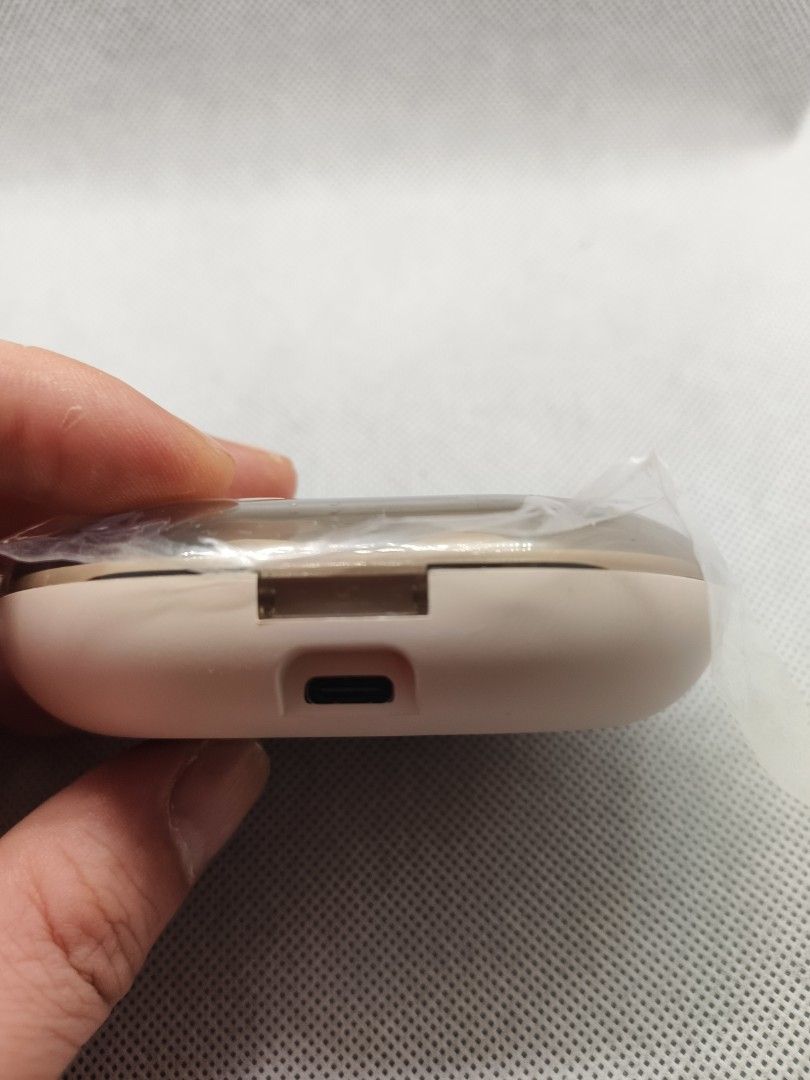 由 cscily20001 (刊登 ID 1383240158，圖片 2) 提交，位於 台中市 (Taichung) 的 掛耳式藍牙耳機，輕便不夾耳，膚色 (類別：耳機)，說明：。
