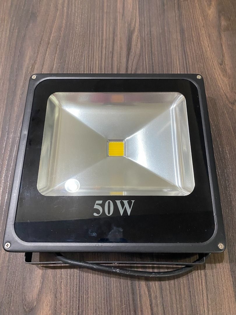 HaSing 超薄型防水探照燈 50W 黃光 全電壓 投光燈 3000~3500K CL4-50Y, 家具及居家用品, 燈飾及風扇, 燈飾在旋轉拍賣