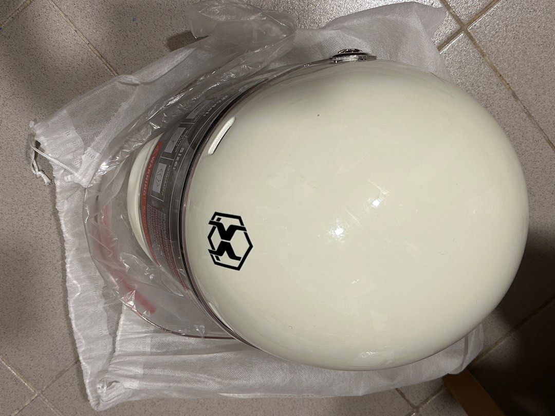 由 mwu525 (刊登 ID 1383144796，圖片 2) 提交，位於 新北市 (New Taipei) 的 安全帽，我買大了🥲 （多含一個鏡片備換） (類別：汽機車零配件)，說明：幫別人買，沒想到買錯尺寸了，全新售出。 一般女生的頭圍戴起來會非常大，比較適合纖瘦體型的男性。。