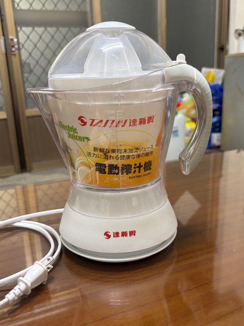 由 yt831ss52900 (刊登 ID 1383236605，圖片 2) 提交，位於 彰化縣 (Changhua) 的 [全新] 達新牌榨汁機 (類別：其他廚具和餐具)，說明：全新未使用。