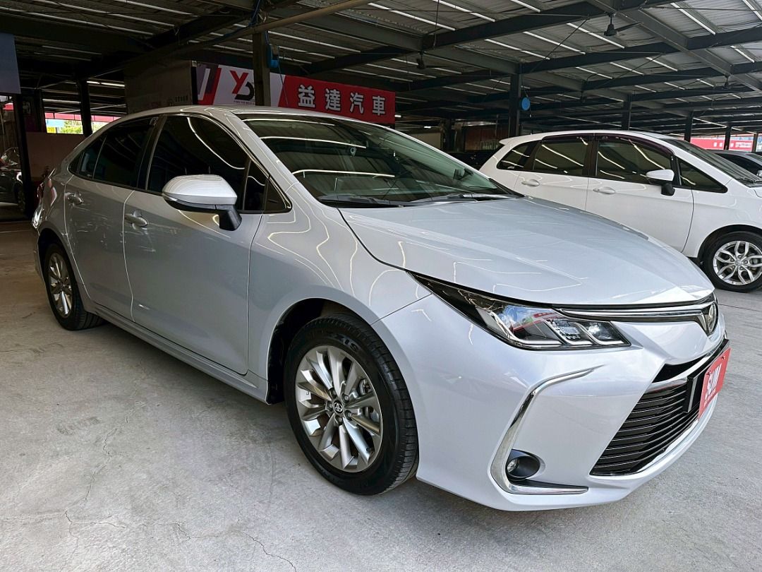 由 warmsky (刊登 ID 1383136319，圖片 2) 提交，位於 高雄市 (Kaohsiung) 的 中古車 二手車 國產車 認證車 阿提斯 2022 TOYOTA ALTIS 1.8 (類別：汽車出售)，說明：2022 TOYOTA ALTIS 1.8 僅行駛4萬公里 妥善率高好照顧又保值 跟車系統/中文導航/已認證/可全額貸款 行駛里程:40522 km 車輛保證:無泡水、無重大事故、里程無調錶、實車在店、實車實價。 可提供線上視訊賞車服務!! 售價:48.8萬，歡迎來電洽詢。 賞車地點:高雄仁武 連絡電話:0970-585-682 阿昇店長 #ALTIS #TOYOTA #轎車 #國產車 #中古車#二手車 #認證車 。