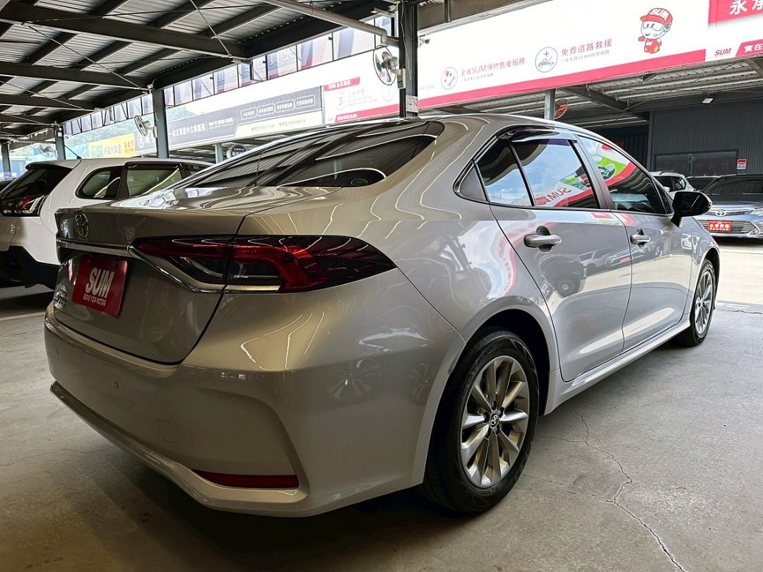 由 warmsky (刊登 ID 1383136319，圖片 3) 提交，位於 高雄市 (Kaohsiung) 的 中古車 二手車 國產車 認證車 阿提斯 2022 TOYOTA ALTIS 1.8 (類別：汽車出售)，說明：2022 TOYOTA ALTIS 1.8 僅行駛4萬公里 妥善率高好照顧又保值 跟車系統/中文導航/已認證/可全額貸款 行駛里程:40522 km 車輛保證:無泡水、無重大事故、里程無調錶、實車在店、實車實價。 可提供線上視訊賞車服務!! 售價:48.8萬，歡迎來電洽詢。 賞車地點:高雄仁武 連絡電話:0970-585-682 阿昇店長 #ALTIS #TOYOTA #轎車 #國產車 #中古車#二手車 #認證車 。