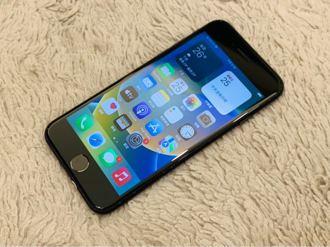 由 kp3c. (刊登 ID 1383191333，圖片 2) 提交，位於 台中市 (Taichung) 的 台中 稀有版本IOS16.3.1 iPhone SE2 128G 黑色 電池83% 4.7吋 #PN185 (類別：iPhone SE 系列)，說明：✅商品型號：台中 稀有版本IOS16.3.1 iPhone SE2 128G 黑色 電池83% 4.7吋 #PN185 ✅容量：128G ✅顏色：黑色 ✅電池健康度：81% ✅狀態：IOS版本目前為16.3.1，有版本需求的可以考慮這台～外觀如圖，實機拍攝，功能全部都正常，喜歡home鍵又喜歡小手機的很適合這台😆 💰：售價$4200 ⚠️可用其他蘋果商品貼換 ⚠️台中可面交，其他縣市可寄送 ⚠️我們沒有口頭保留，先交易為優先。