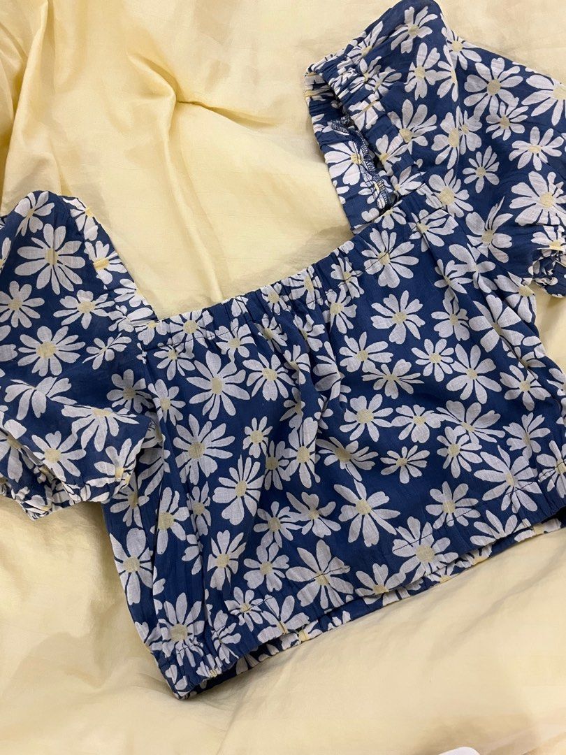 American Eagle Daisy Blouse (negotiable price) (Category: Blouses) located in Las Pinas. Submitted by megg_ (Listing ID 1383087257, Image 1). Description: .