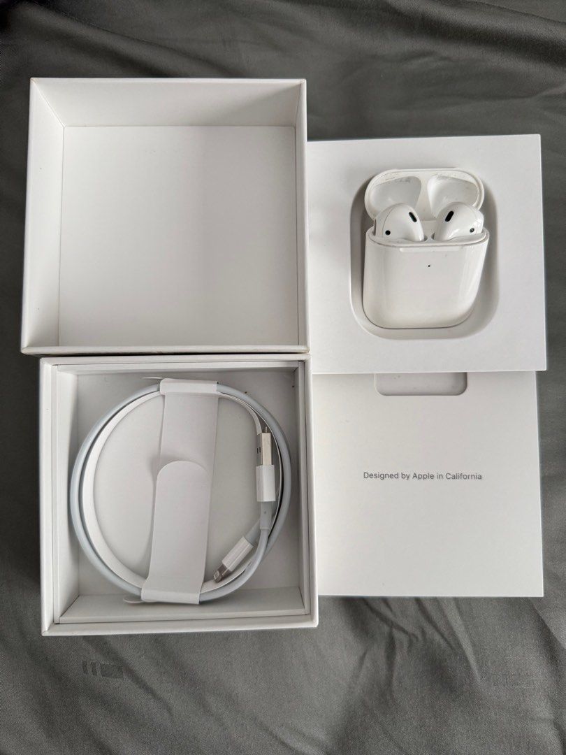 Apple AirPods with Wireless Charging Case63230629459713110