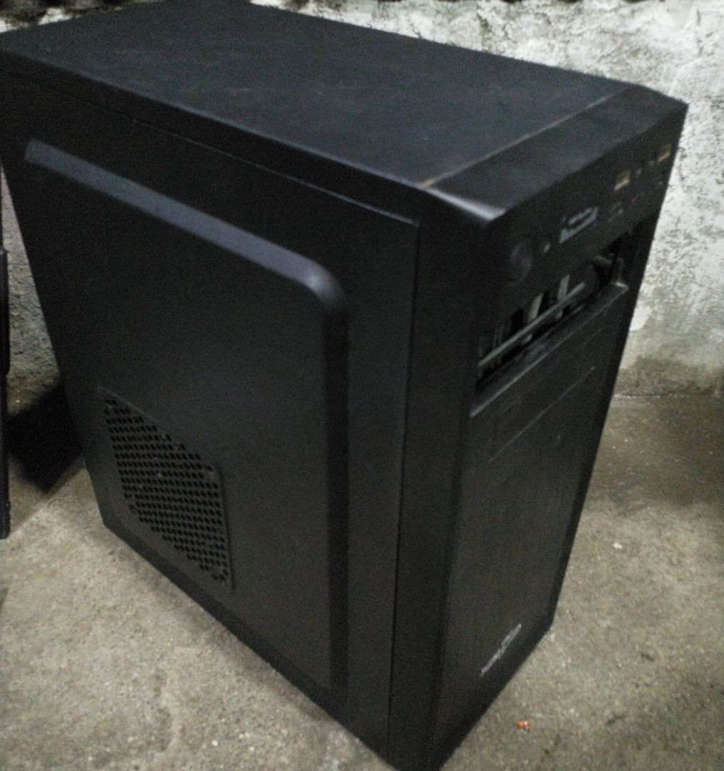 2pcs ATX PC Casing for Computer Powerlogic (Category: Desktops) located in Cainta. Submitted by whiteelephantph (Listing ID 1383128669, Image 1). Description: 2ndhand no issue wala lang takip yung sa harap 2pcs casing.