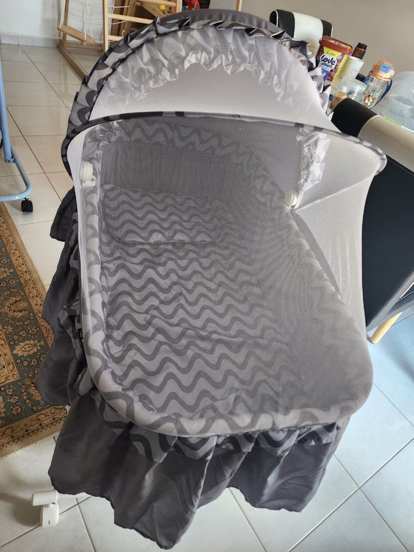 Baby cort, baby swing and baby bottle (Category: Maternity Care) located in Melaka Tengah. Submitted by silentreader (Listing ID 1383190785, Image 3). Description: Jual semua. Philips avent - tak pernah guna jole swivel serina - 2 kali pakai Baby cort - 2 kali pakai.