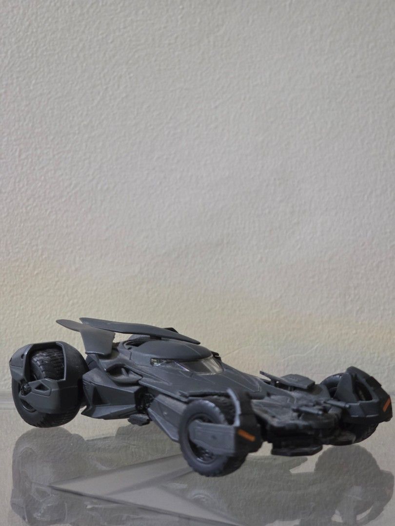 Batmobile Batman V Superman Jada Toys (Category: Vehicle & Diecast Models) located in Makati City. Submitted by code_blue (Listing ID 1383080556, Image 1). Description: .