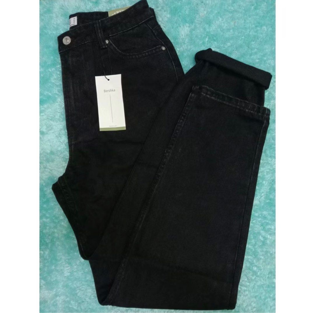 bershka mom jeans size 28 (Category: Jeans) located in Bacolor. Submitted by annsowee (Listing ID 1383117766, Image 2). Description: size 27-28.