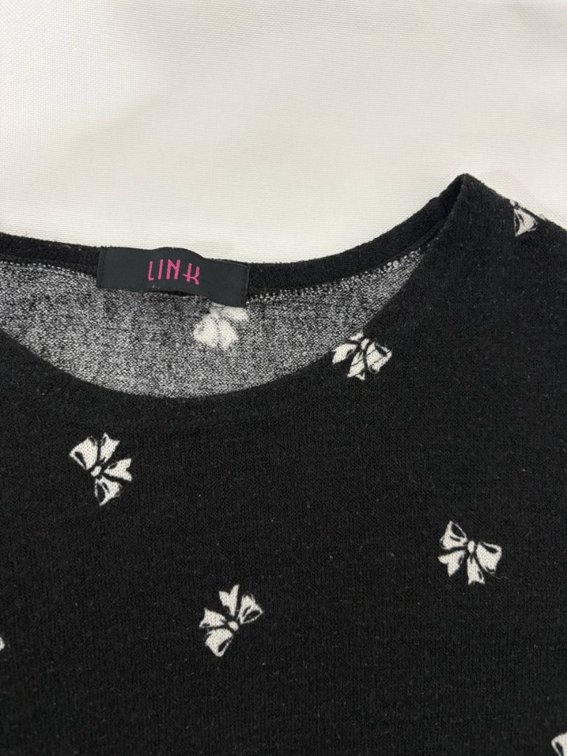 black half sleeve crop top (Category: Others Tops) located in Aroroy. Submitted by solanacarson (Listing ID 1383194333, Image 2). Description: from the brand LINK boutique :) it has cute ribbon design! could fit small-medium frame .
