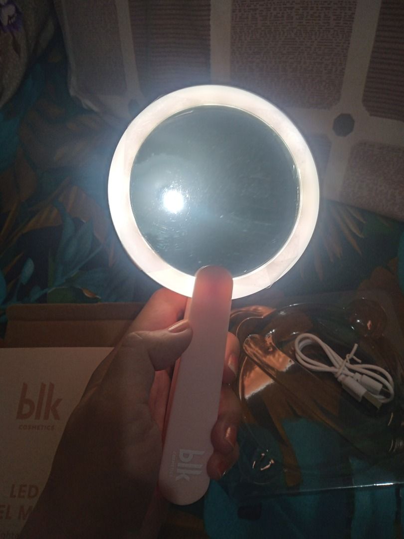 BLK Led Mirror (Category: Makeup) located in Taguig. Submitted by blackwidow_17 (Listing ID 1383080042, Image 1). Description: rfs: declutter.