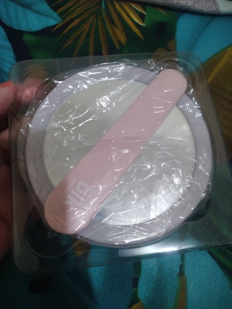 BLK Led Mirror (Category: Makeup) located in Taguig. Submitted by blackwidow_17 (Listing ID 1383080042, Image 3). Description: rfs: declutter.