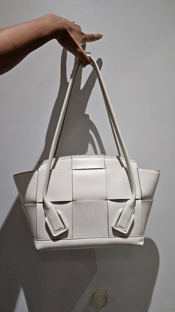 AUTHENTIC BOTTEGA VENETA ARCO 33 WHITE (Category: Luxury Bags & Wallets) located in Taguig. Submitted by corrnic (Listing ID 1383202243, Image 3). Description: Authentic BV Arco size small (33)..