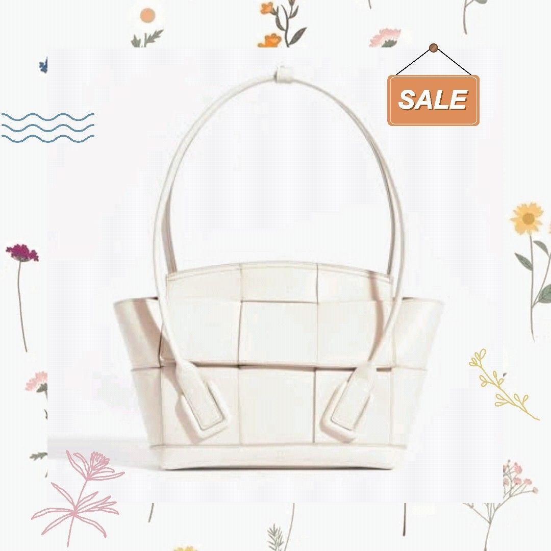 AUTHENTIC BOTTEGA VENETA ARCO 33 WHITE (Category: Luxury Bags & Wallets) located in Taguig. Submitted by corrnic (Listing ID 1383202243, Image 1). Description: Authentic BV Arco size small (33)..