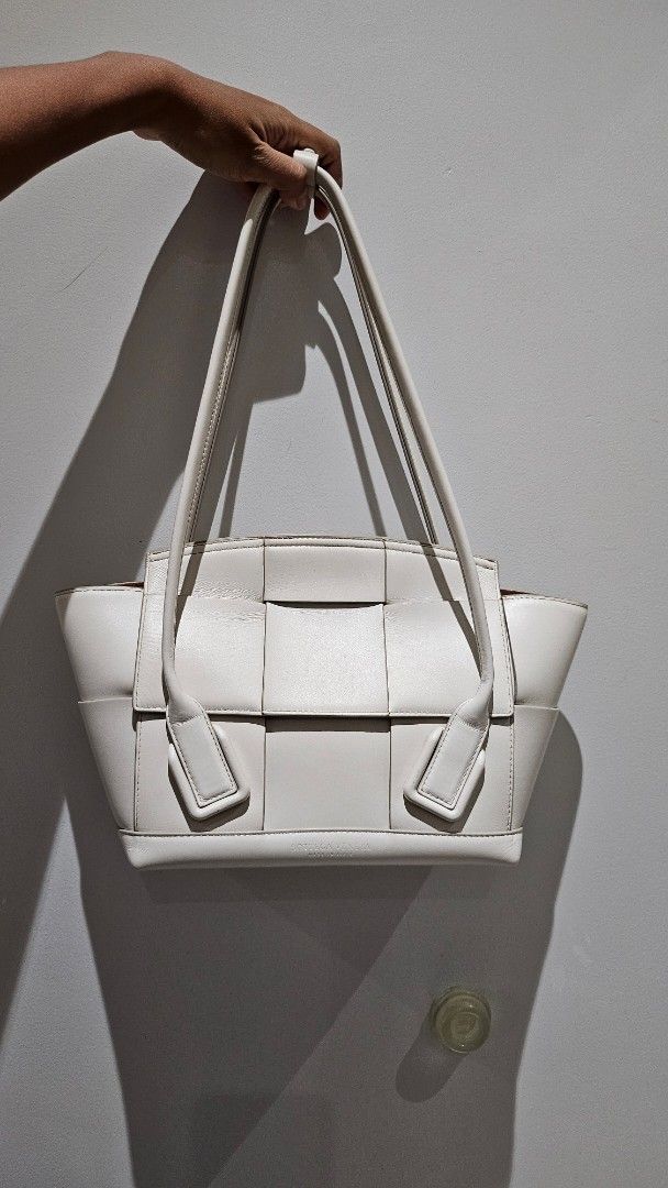AUTHENTIC BOTTEGA VENETA ARCO 33 WHITE (Category: Luxury Bags & Wallets) located in Taguig. Submitted by corrnic (Listing ID 1383202243, Image 2). Description: Authentic BV Arco size small (33)..