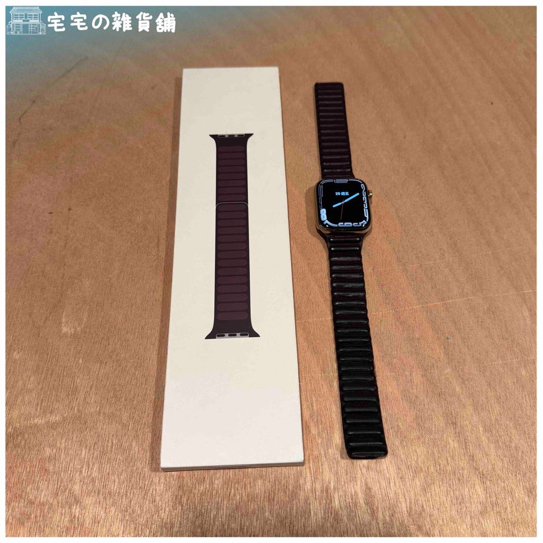 由 here_is_a_grocery_shop (刊登 ID 1383252469，圖片 3) 提交，位於 高雄市 (Kaohsiung) 的 [宅貨舖]C級 Apple Watch Series 7 45mm GPS+LTE 金色 不鏽鋼 紫色磁性鏈紋錶帶 (類別：智慧穿戴裝置及智慧手錶)，說明：商品狀態定義： S級：未拆封或以拆封未使用 A級：近全新，已使用但未有明顯使用痕跡 B級：已使用，功能正常且有使用痕跡 C級：外觀不佳、有破裂或有部分功能異常但主要功能仍可使用 F級：可能仍可使用，但已喪失大部分功能，視為零件販售 商品名稱/型號： Apple Watch Series 7 45mm GPS+LTE 金色 不鏽鋼 價格： NT$3,990 商品現況： 1.外觀有細小劃痕之使用痕跡。 2.揚聲器沒有聲音。 3.電池健康度77%。 4.出貨前將會恢復出廠設置。 5.無原廠盒及充電器，附原廠紫色磁性鏈紋錶帶（含包裝）。 產品規格：（部分資料節自官網） 顏色： 金色（PVD） 功能特