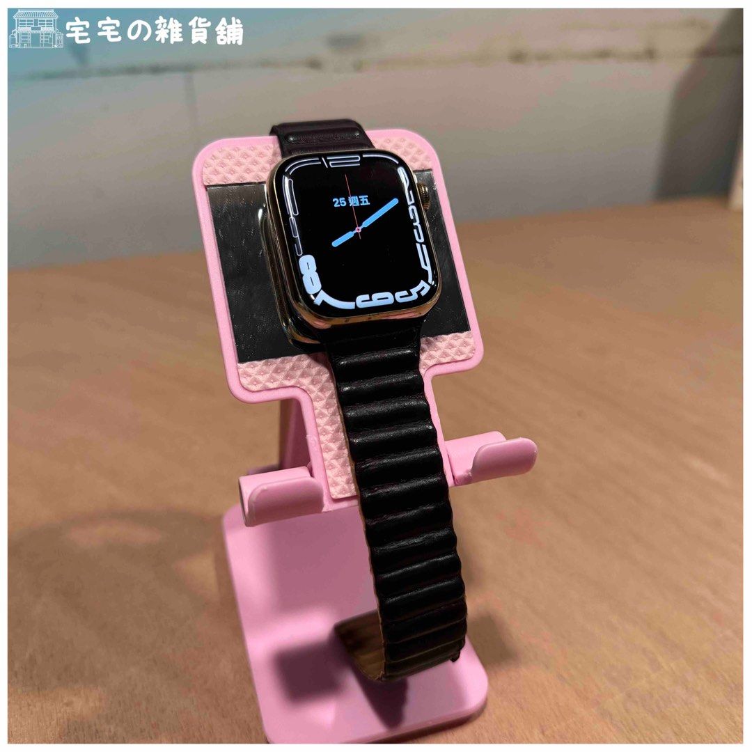由 here_is_a_grocery_shop (刊登 ID 1383252469，圖片 2) 提交，位於 高雄市 (Kaohsiung) 的 [宅貨舖]C級 Apple Watch Series 7 45mm GPS+LTE 金色 不鏽鋼 紫色磁性鏈紋錶帶 (類別：智慧穿戴裝置及智慧手錶)，說明：商品狀態定義： S級：未拆封或以拆封未使用 A級：近全新，已使用但未有明顯使用痕跡 B級：已使用，功能正常且有使用痕跡 C級：外觀不佳、有破裂或有部分功能異常但主要功能仍可使用 F級：可能仍可使用，但已喪失大部分功能，視為零件販售 商品名稱/型號： Apple Watch Series 7 45mm GPS+LTE 金色 不鏽鋼 價格： NT$3,990 商品現況： 1.外觀有細小劃痕之使用痕跡。 2.揚聲器沒有聲音。 3.電池健康度77%。 4.出貨前將會恢復出廠設置。 5.無原廠盒及充電器，附原廠紫色磁性鏈紋錶帶（含包裝）。 產品規格：（部分資料節自官網） 顏色： 金色（PVD） 功能特