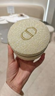 (Category: ) located in . Submitted by japanandsingaporeluxepreloved (Listing ID 1383179955, Image 1). Description: .