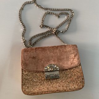 (Category: ) located in . Submitted by vintagebrandedstore (Listing ID 1383105423, Image 1). Description: .