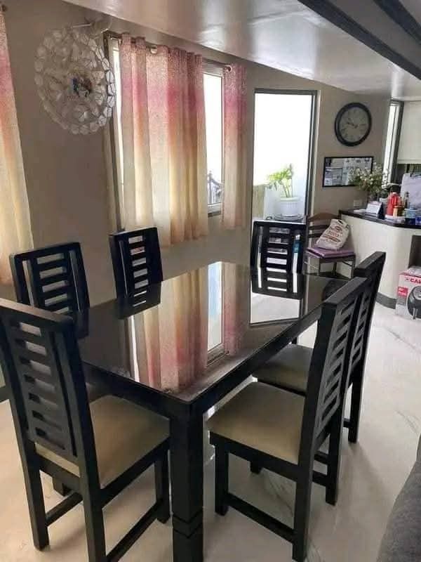 DINING TABLE WITH TOP GLASS (Category: Tables & Sets) located in Mabalacat. Submitted by arlenemamangun01 (Listing ID 1383072195, Image 1). Description: High-quality Dining table set at an affordable price👌 Materials used: 📌Gemelina & mahogany wood 📌Uratex foam 📌German leather & fabric 📌Duco paint finished MADE TO ORDER⚒️ NO DP NEEDED✅ FREE TOP GLASS😍 COD & FREE DELIVERY 4 seater (3ft by 4ft) 6 seater (3ft by 5ft) 8 seater (3ft by 6ft) 10 s