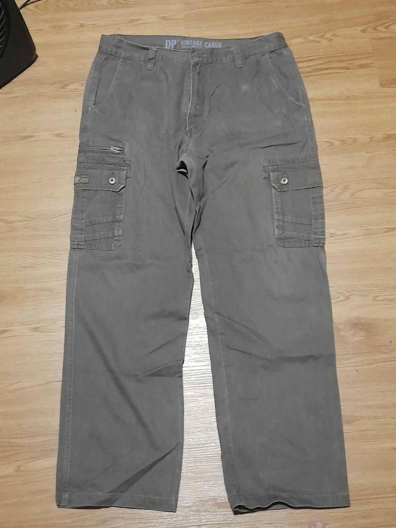 BROWN CARGO PANTS (Category: Jeans) located in Quezon City. Submitted by aaapanda1131221 (Listing ID 1371540353, Image 1). Description: Size in picture.